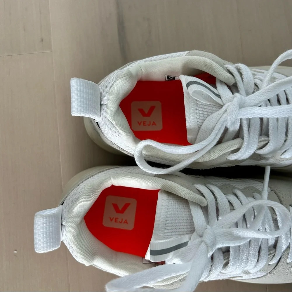 Veja Venturi II Women's Sneakers, Size 5, fits like a 6! Runs big. NWOT - Picture 9 of 15